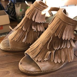 Super cute LEATHER FRINGE heels!